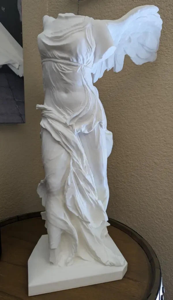 Escultura Vitória de Samotrácia Clássica em Gesso – Replicagem de Arte Helenística - imagem 2